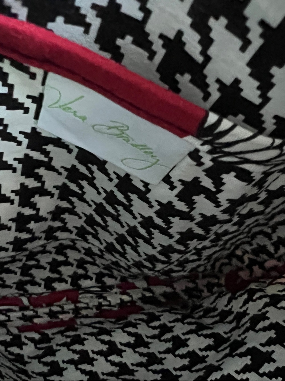 Vera Bradley Red and White Quilted Floral Crossbody Bag - Picture 10 of 11